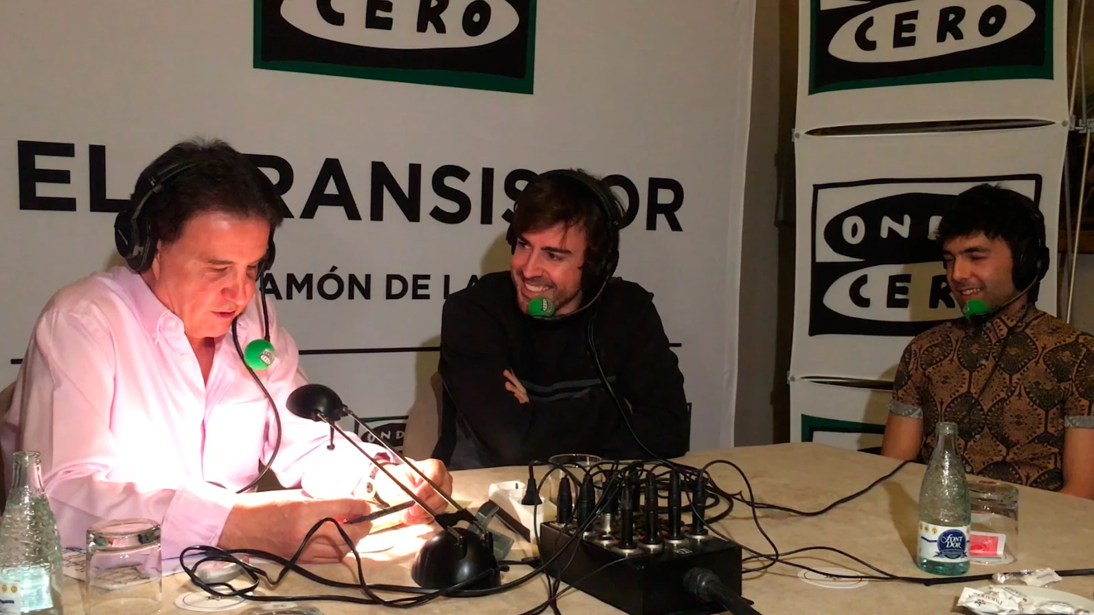 Fernando Alonso respondiendo a las preguntas de José Ramón de la Morena