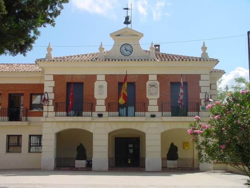 La UCO acude al Ayuntamiento de Rivas para requerir un contrato municipal La UCO acude al Ayuntamiento de Rivas para requerir un contrato municipal