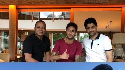 Neymar y su padre posan con Al-Khelaifi en Brasil