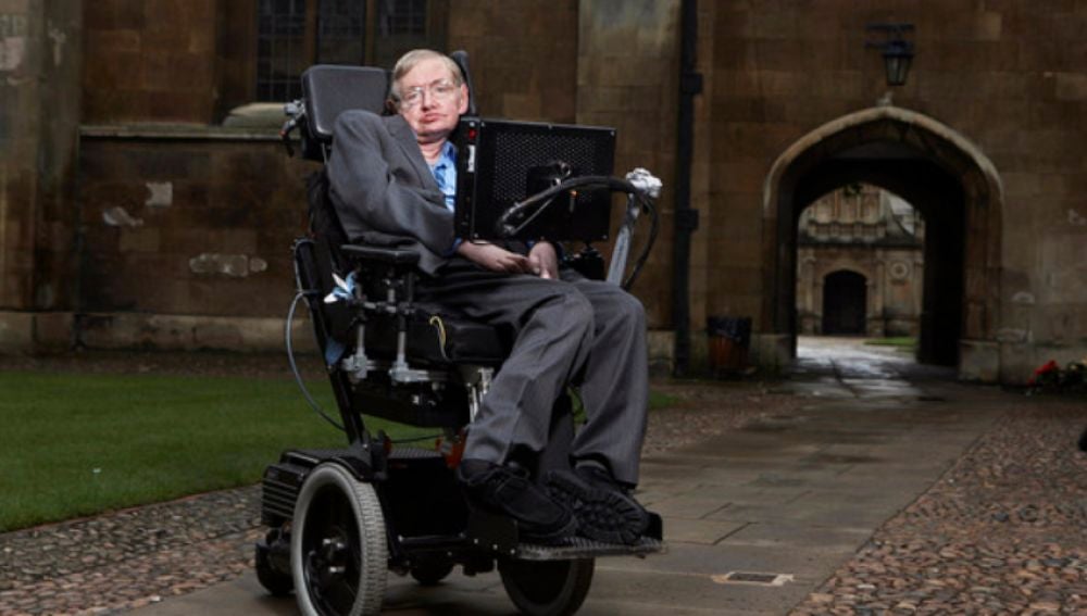 Stephen Hawking en el Gonville & Caius College de Cambridge (Reino Unido). / Lwp Kommunikáció