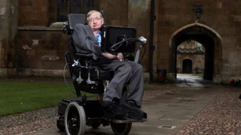 Stephen Hawking en el Gonville & Caius College de Cambridge (Reino Unido). / Lwp Kommunik&aacute;ci&oacute;