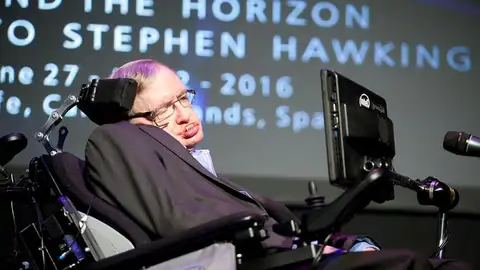 El físico británico Stephen Hawking en una intervención en el festival Starmus, en Canarias El físico británico Stephen Hawking en una intervención en el festival Starmus, en Canarias