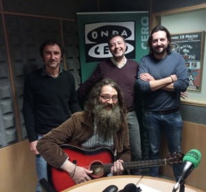 Enrique Octavo y el grupo Guau Enrique Octavo y el grupo Guau