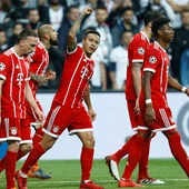 Thiago celebra con sus compañeros su gol ante el Besiktas Thiago celebra con sus compañeros su gol ante el Besiktas