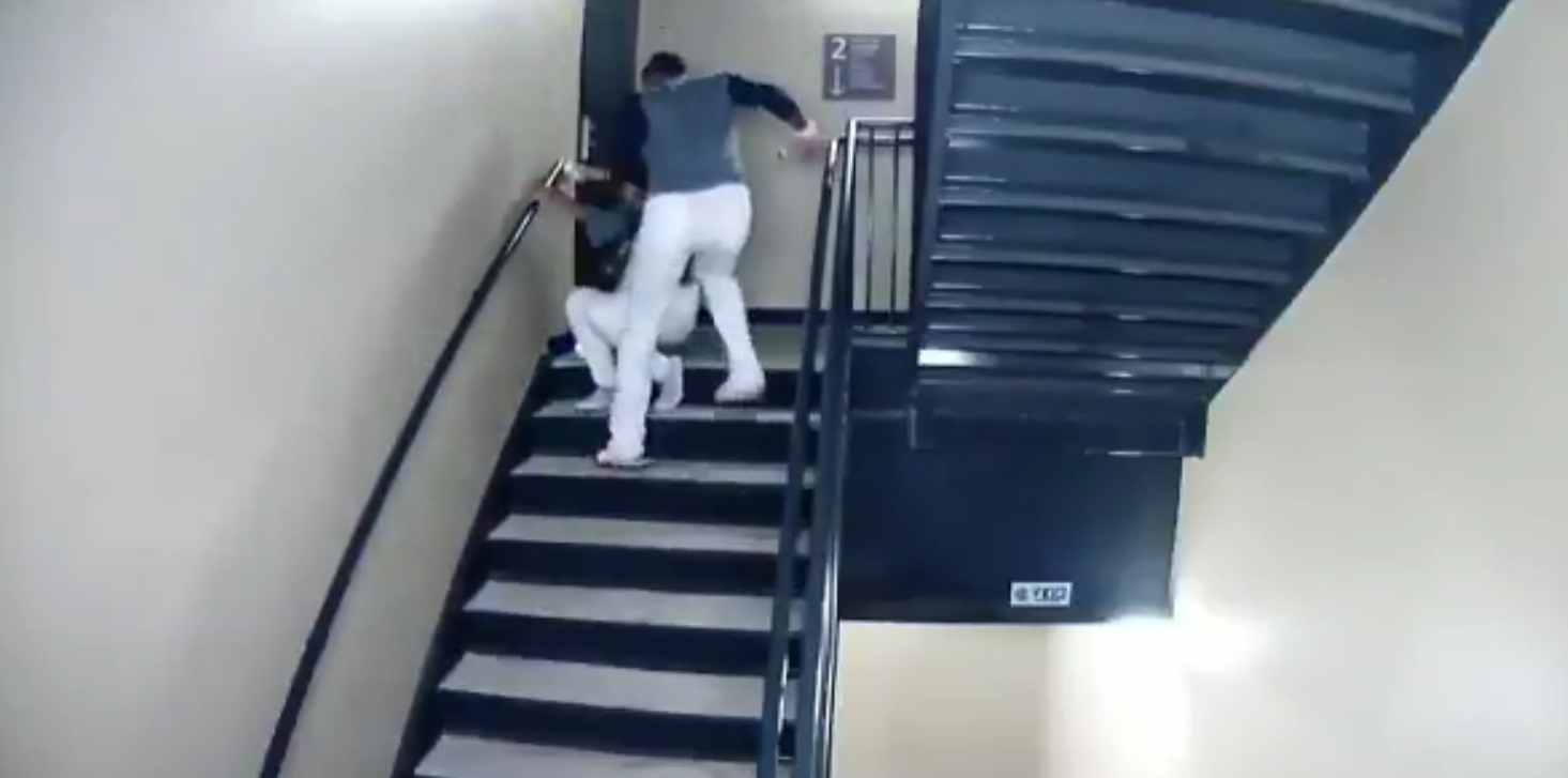 Un jugador de béisbol es grabado agrediendo a su pareja y es despedido por su equipo Un jugador de béisbol es grabado agrediendo a su pareja y es despedido por su equipo