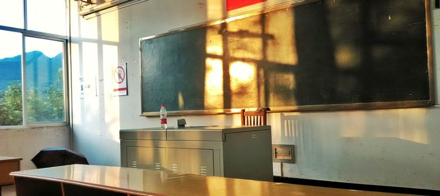 Las aulas esperan a los nuevos alumnos Las aulas esperan a los nuevos alumnos