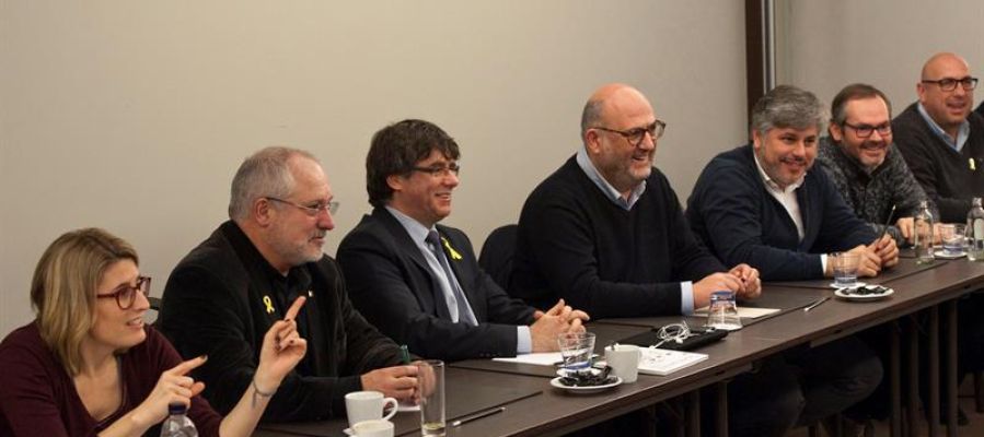 Carles Puigdemont se reúne con los diputados de JxCat Carles Puigdemont se reúne con los diputados de JxCat