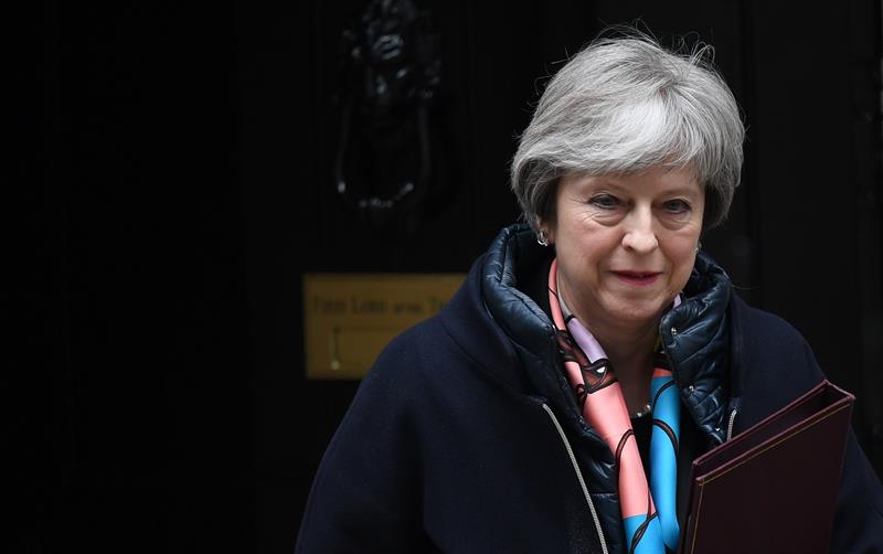 Theresa May convoca al Gobierno para tratar la crisis siria Theresa May convoca al Gobierno para tratar la crisis siria