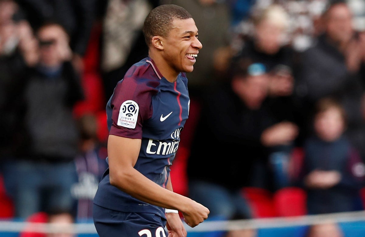 Mbappé: "Me quedo al cien por ciento en el PSG" Mbappé: "Me quedo al cien por ciento en el PSG"