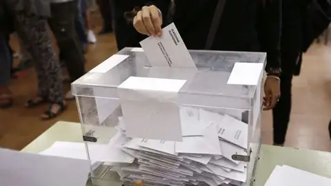 Votante durantes las últimas elecciones catalanas_643x397 Votante durantes las últimas elecciones catalanas_643x397
