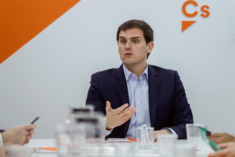 Rivera, sobre la detención de Puigdemont: "Se acabó la fuga del golpista" Rivera, sobre la detención de Puigdemont: "Se acabó la fuga del golpista"