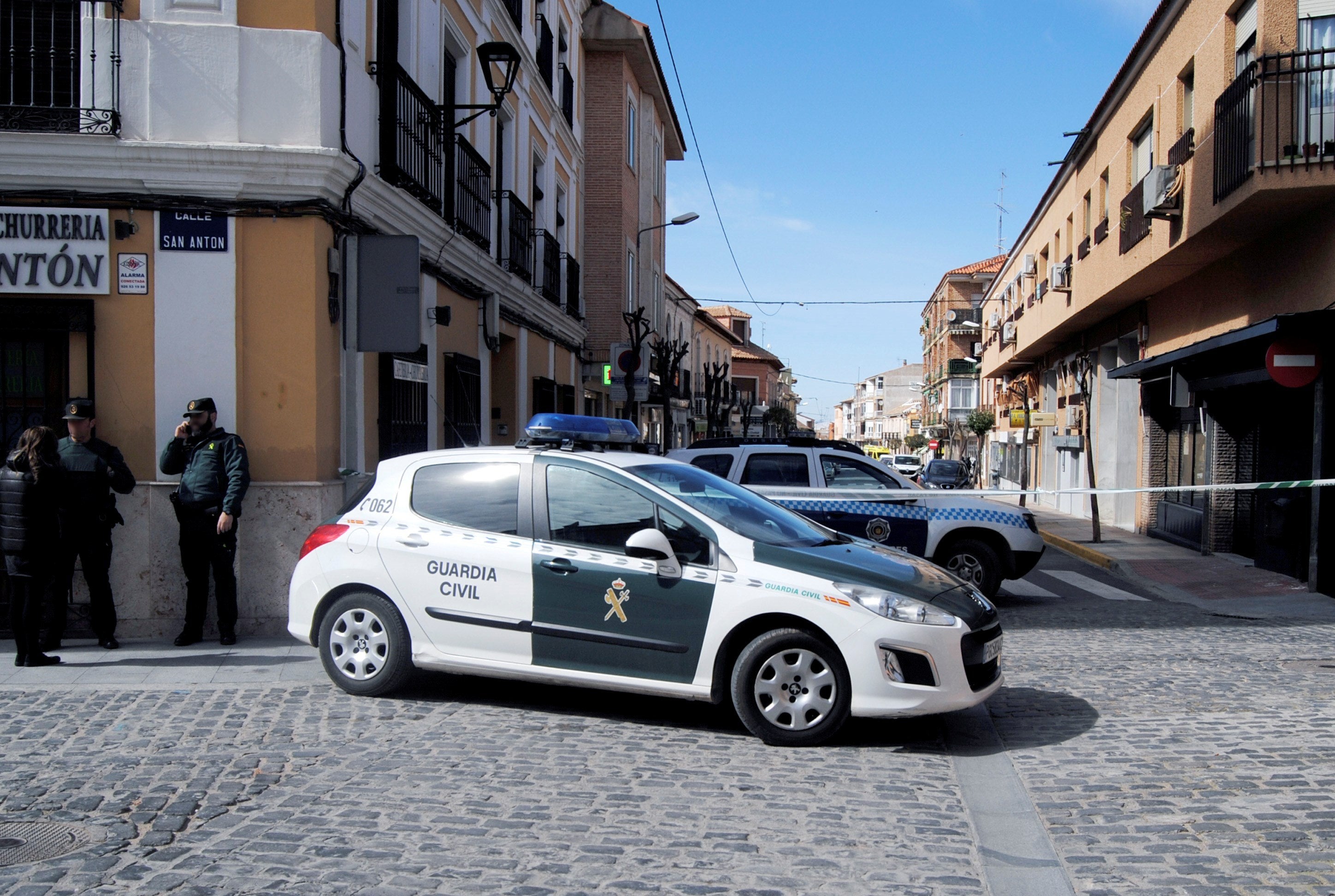 Un joven de 23 años mata a su abuelo y a sus padres en Arona, en Tenerife Un joven de 23 años mata a su abuelo y a sus padres en Arona, en Tenerife