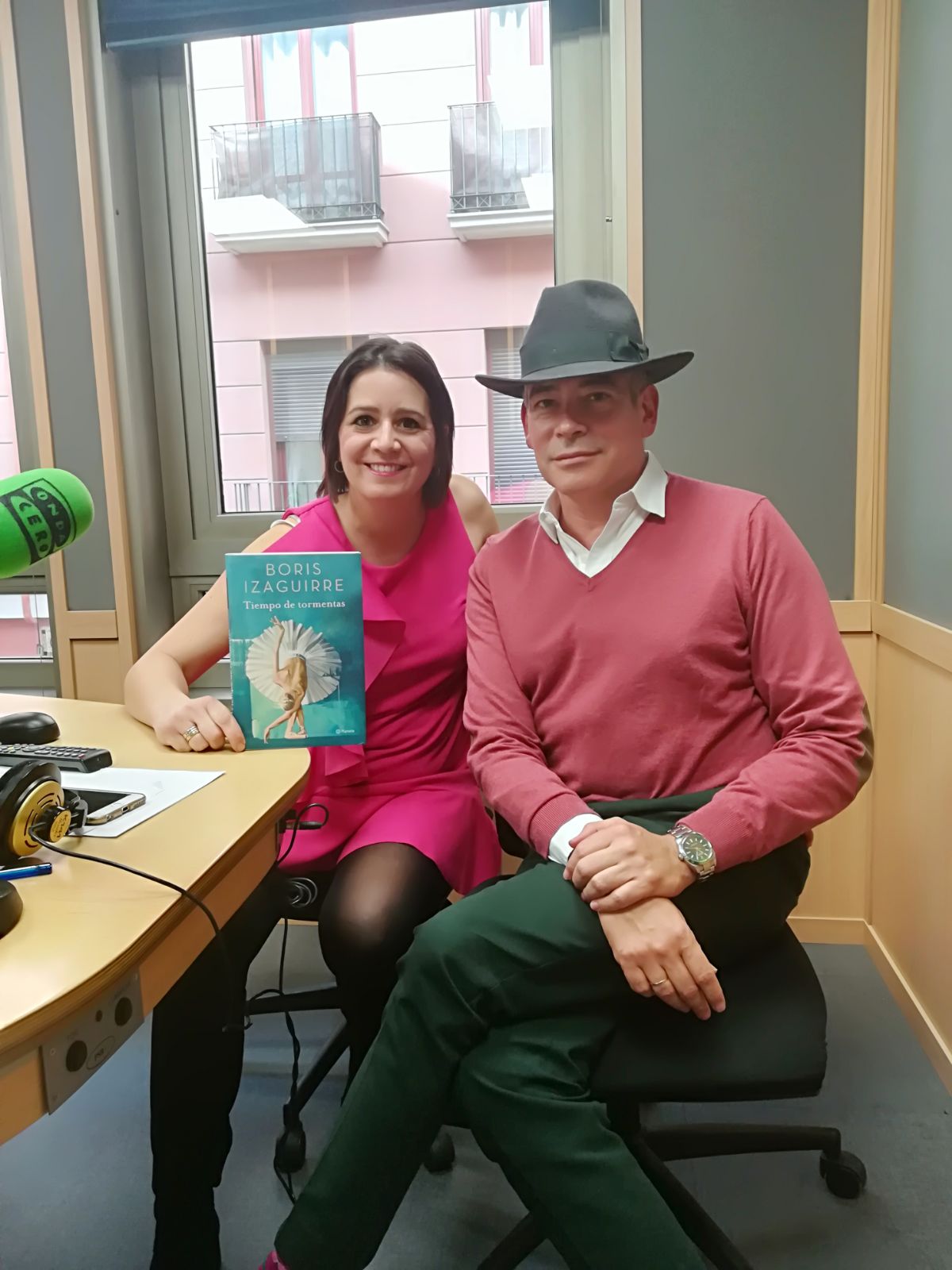 Boris Izaguirre: "El sombrerero de calle Calderería es el más maravilloso del mundo" Boris Izaguirre: "El sombrerero de calle Calderería es el más maravilloso del mundo"