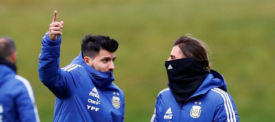 Agüero, en la concentración de Argentina en Manchester Agüero, en la concentración de Argentina en Manchester