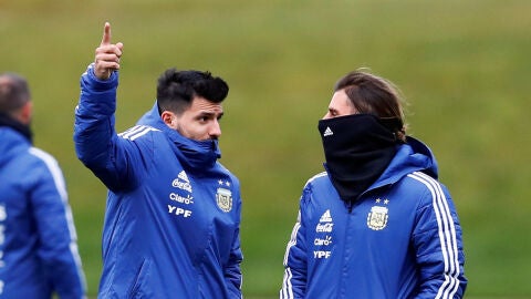 Ag&uuml;ero, en la concentraci&oacute;n de Argentina en Manchester