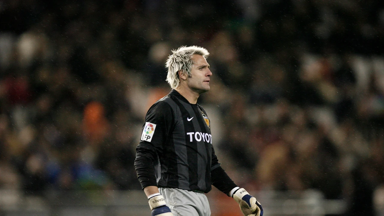 Cañizares, durante un partido con el Valencia