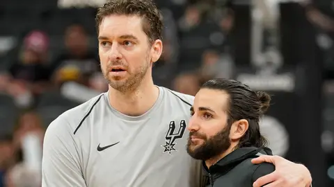 Pau Gasol y Ricky Rubio se saludan antes del Spurs - Jazz Pau Gasol y Ricky Rubio se saludan antes del Spurs - Jazz