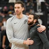 Pau Gasol y Ricky Rubio se saludan antes del Spurs - Jazz Pau Gasol y Ricky Rubio se saludan antes del Spurs - Jazz