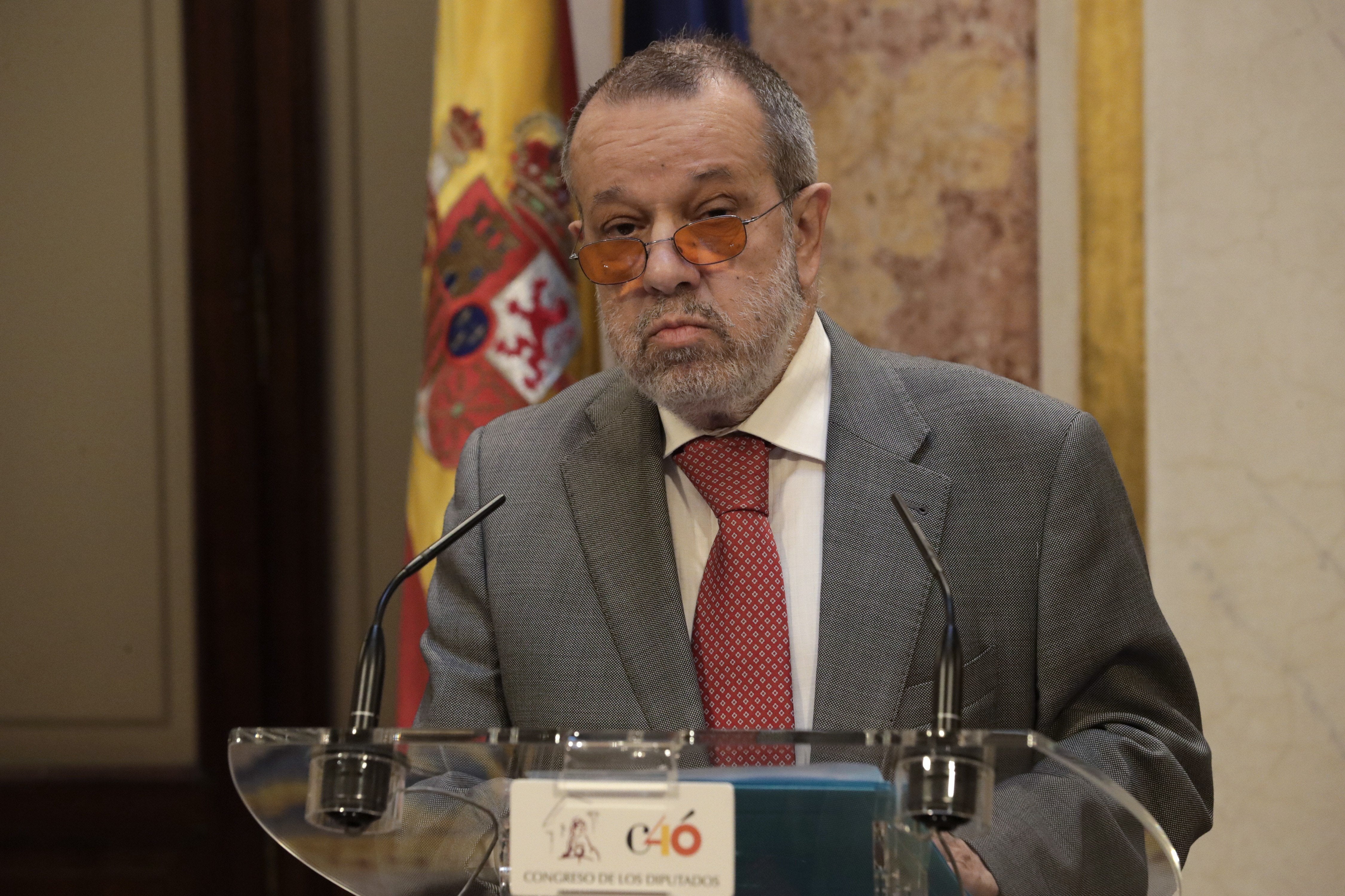 El Defensor Pueblo critica los símbolos de una ideología en espacios públicos El Defensor Pueblo critica los símbolos de una ideología en espacios públicos