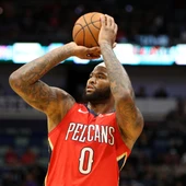 DeMarcus Cousins lanza a canasta en un partido con los Pelicans DeMarcus Cousins lanza a canasta en un partido con los Pelicans