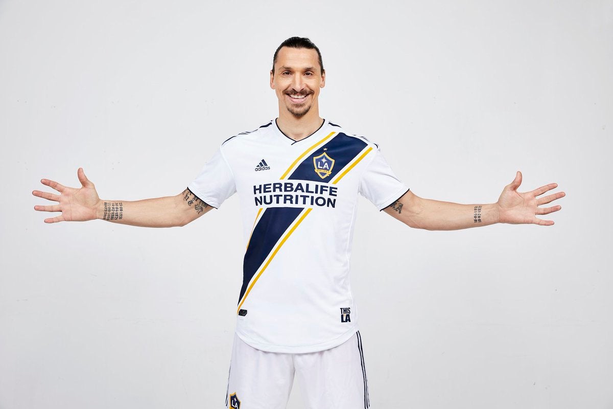 La drástica bajada de sueldo de Ibrahimovic: de 21 millones a 1,5 La drástica bajada de sueldo de Ibrahimovic: de 21 millones a 1,5