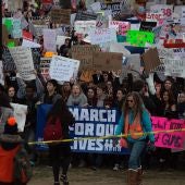 Miles de estudiantes se manifiestan en Boston para exigir un mayor control de las armas