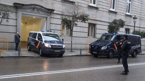  El furg&oacute;n policial a su salida del Tribunal Supremo 