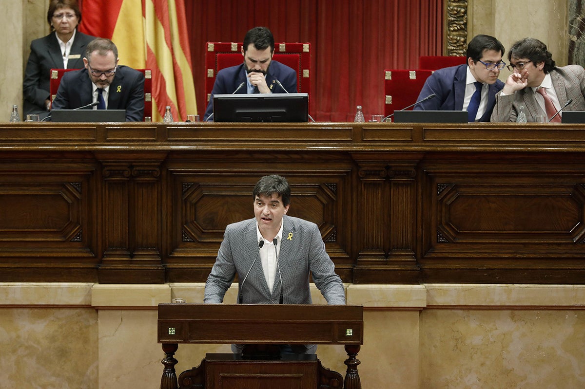 Sergi Sabrià: "ERC no puede decidir por JxCat, pero seguro que cumplen el acuerdo de designar sustitutos a los diputados suspendidos" Sergi Sabrià: "ERC no puede decidir por JxCat, pero seguro que cumplen el acuerdo de designar sustitutos a los diputados suspendidos"