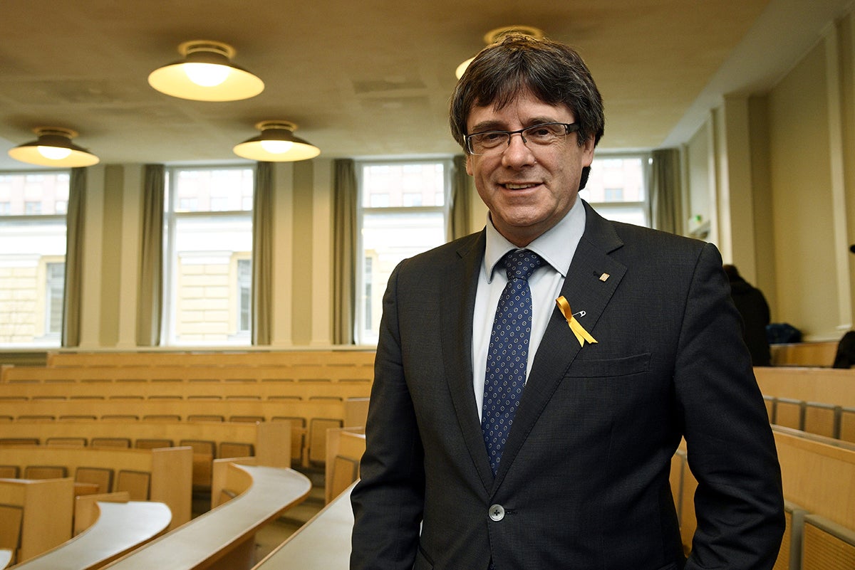 El juez Llarena acepta que Puigdemont, Ponsatí y Puig se personen en el caso del 'procés' El juez Llarena acepta que Puigdemont, Ponsatí y Puig se personen en el caso del 'procés'