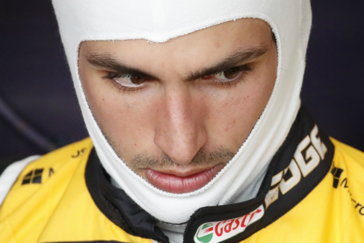 Carlos Sainz sufrió su décimo puesto en Australia: "Casi me pongo a vomitar durante el safety car" Carlos Sainz sufrió su décimo puesto en Australia: "Casi me pongo a vomitar durante el safety car"