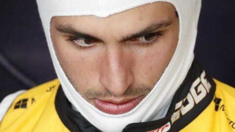 Carlos Sainz, con gesto serio