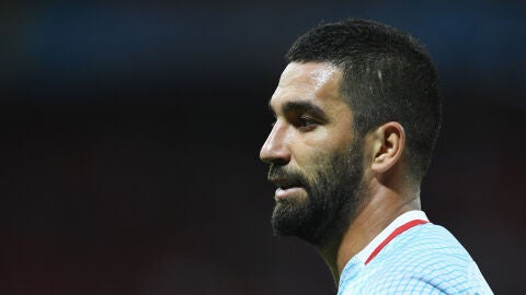 Arda Turan durante un encuentro