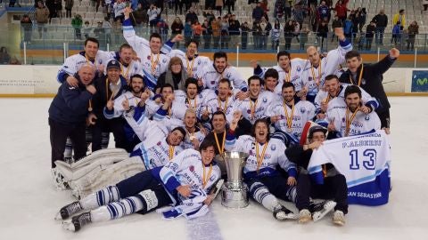 El Txuri campe&oacute;n de Copa y Liga