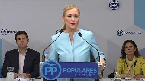 Cifuentes se querellar&aacute; contra los periodistas que informaron sobre su m&aacute;ster: "Soy v&iacute;ctima de una cacer&iacute;a"