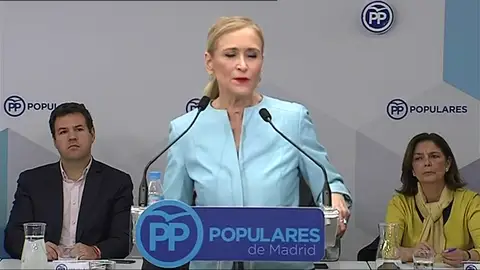 Cifuentes se querellará contra los periodistas que informaron sobre su máster: "Soy víctima de una cacería" Cifuentes se querellará contra los periodistas que informaron sobre su máster: "Soy víctima de una cacería"