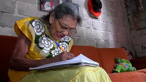 Lupita, la mexicana que aprendió a leer a los 96 años Lupita, la mexicana que aprendió a leer a los 96 años