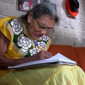 Lupita, la mexicana que aprendió a leer a los 96 años
