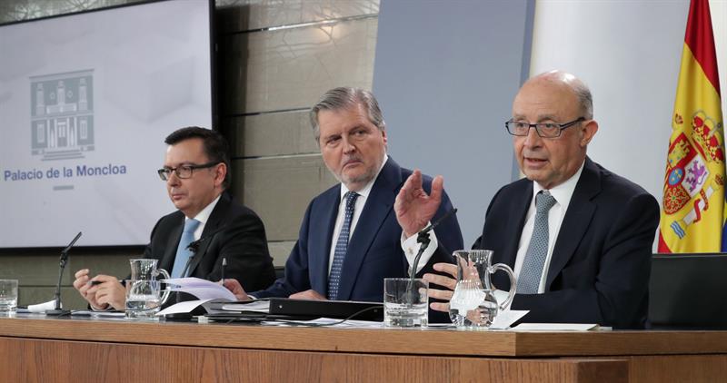 El Gobierno envía a Bruselas el Programa de Estabilidad hasta 2021 y el Plan Nacional de Reformas de 2018 El Gobierno envía a Bruselas el Programa de Estabilidad hasta 2021 y el Plan Nacional de Reformas de 2018