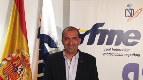 El presidente de la Federaci&oacute;n Balear de Motociclismo en un acto