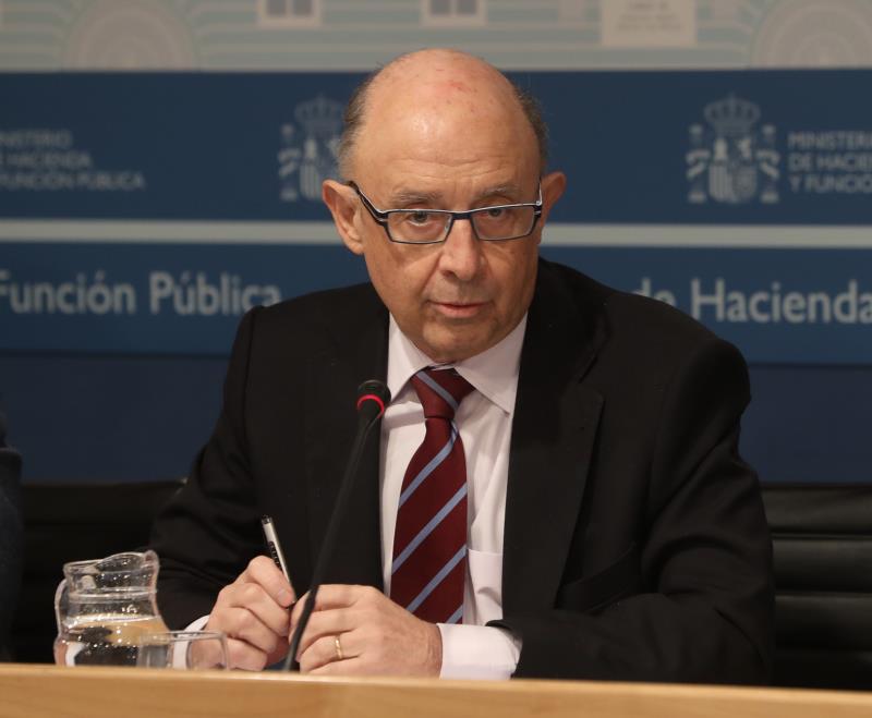 El juez Llarena pide a Montoro las pruebas en las que se basa para asegurar que no se desvió dinero público al 'procés' El juez Llarena pide a Montoro las pruebas en las que se basa para asegurar que no se desvió dinero público al 'procés'