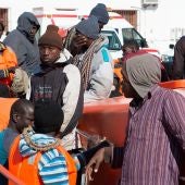 Los 34 varones de origen subsahariano rescatados a unas 24 millas al sur de Motril (Granada)
