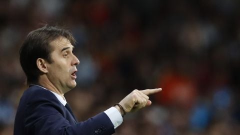 Julen Lopetegui da instrucciones en el Wanda Metropolitano