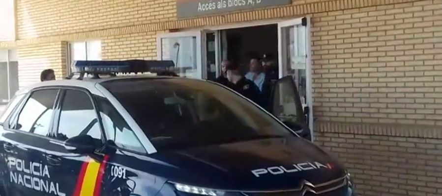 Sale del hospital el presunto asesino del hombre que fue acuchillado para salvar a su nieta Sale del hospital el presunto asesino del hombre que fue acuchillado para salvar a su nieta