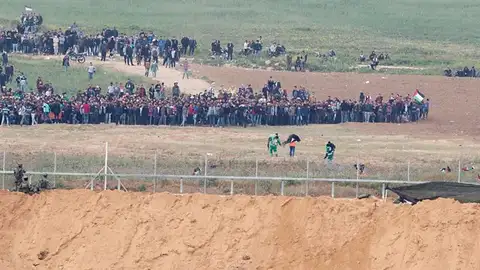 Palestinos se manifiestan en la franja de Gaza Palestinos se manifiestan en la franja de Gaza