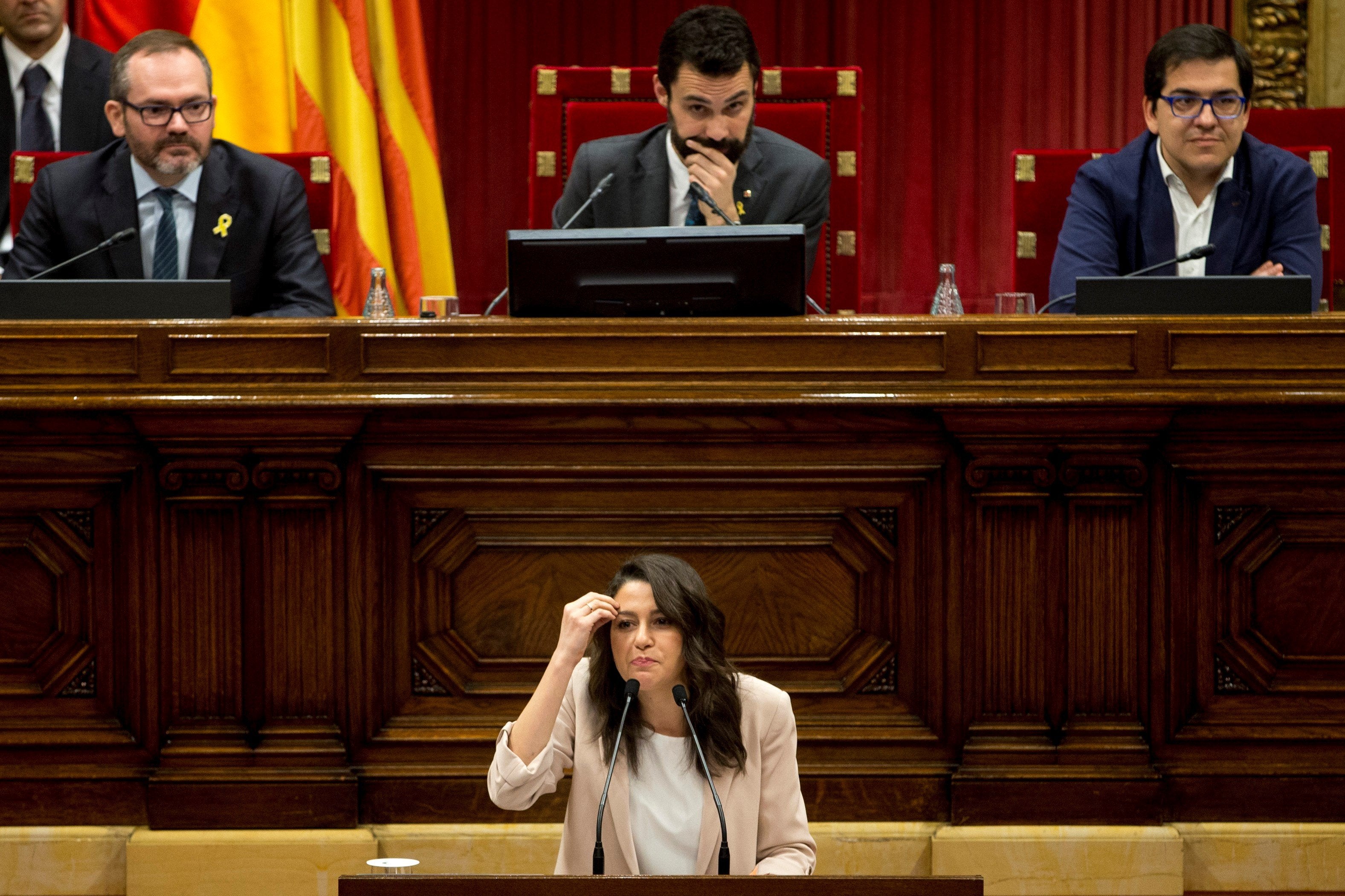 Arrimadas afirma que los partidos independentistas "no quieren que acabe el 155" Arrimadas afirma que los partidos independentistas "no quieren que acabe el 155"