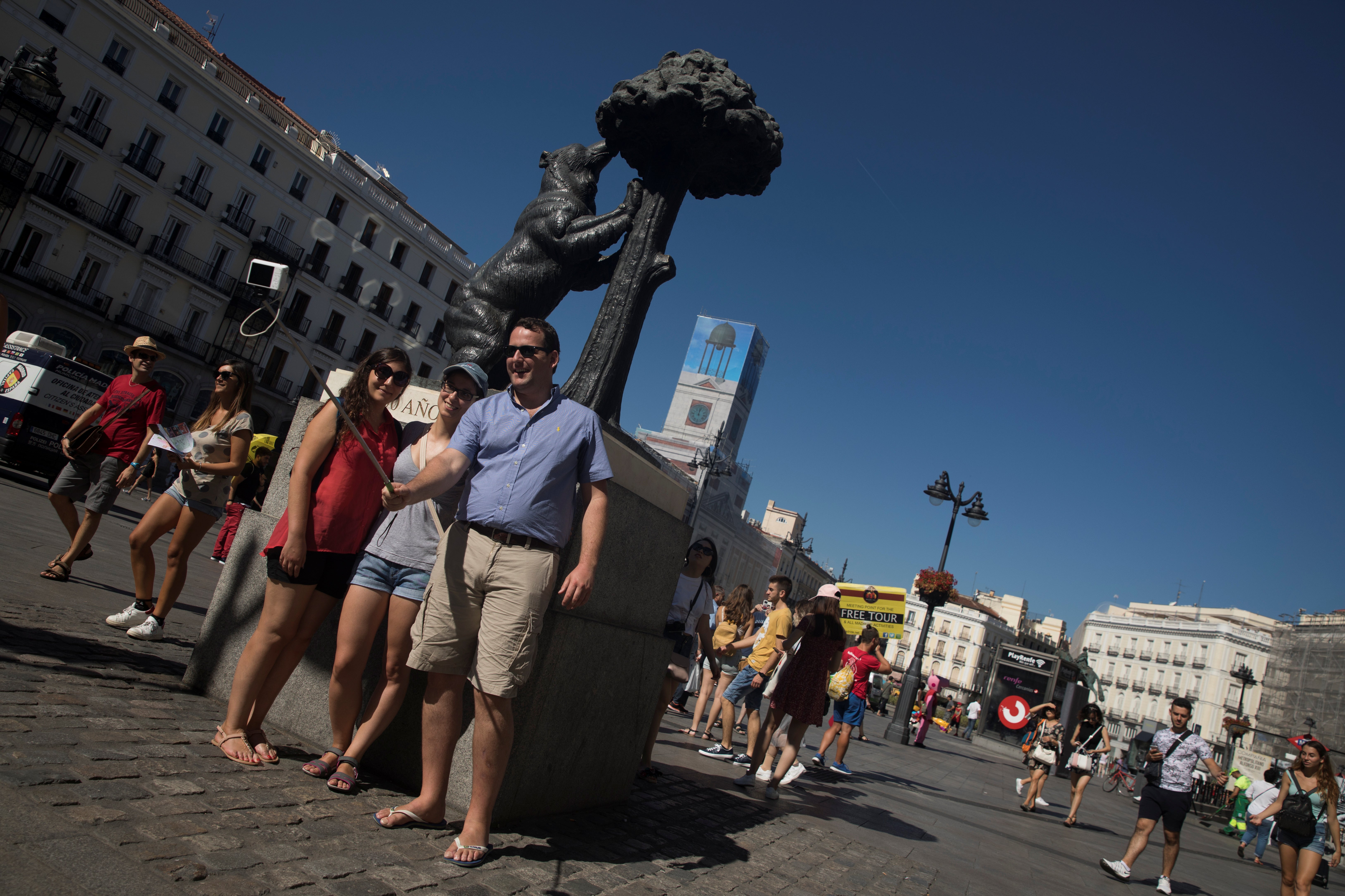 España recibe 13,7 millones de turistas hasta marzo, un 6% más España recibe 13,7 millones de turistas hasta marzo, un 6% más