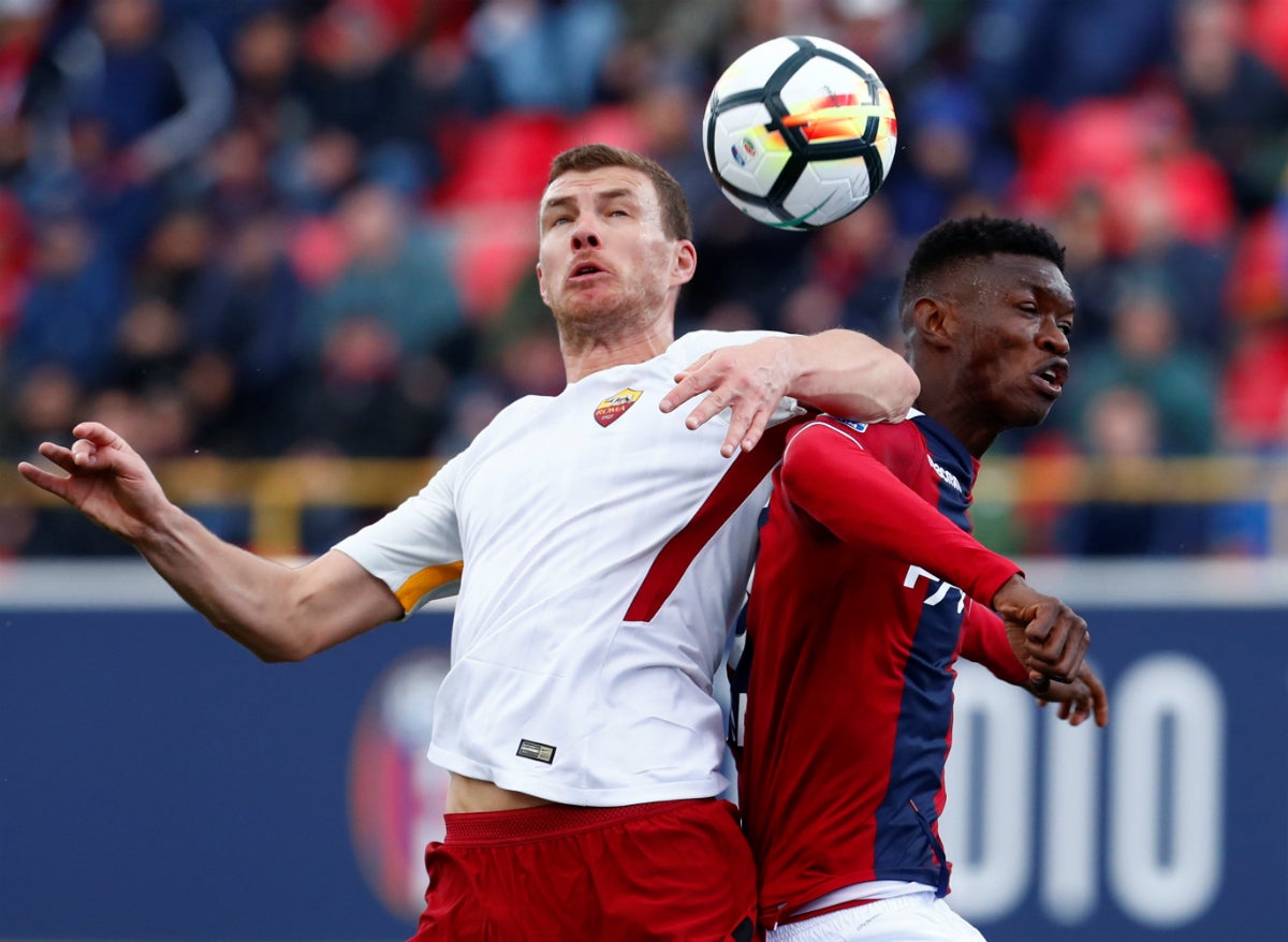 La Roma salva un punto ante el Bolonia pero teme por la lesión de Nainggolan La Roma salva un punto ante el Bolonia pero teme por la lesión de Nainggolan