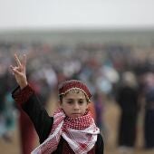 Una refugiada palestina, en la protesta por el Día de la Tierra en la frontera entre Israel y Gaza