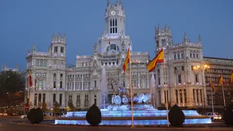 El Ayuntamiento de Madrid y la Cibeles, teñidos de azul El Ayuntamiento de Madrid y la Cibeles, teñidos de azul