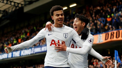 Dele Alli celebra un gol con Son